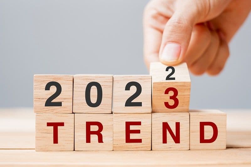 hand-flipping-block-2022-to-2023-trend-text-on-tab-2022-10-22-02-41-10-utc.jpg